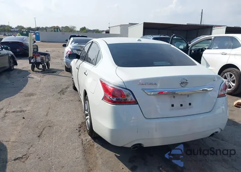 2015 Nissan Altima 2.5/2.5 S/2.5 Sl/2.5 Sv z USA, uszkodzony, nr VIN 1N4AL3AP5FC282142